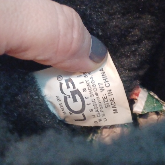 UGG CLASSIC SHORT BOOTS - Picture 5 of 5